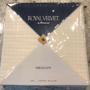 NWT Vintage Royal Velvet Oval Tablecloth